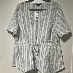 BloomChic White and Blue Tie Front Short Sleeve Blouse